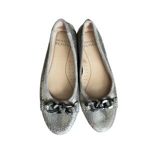 DONALD PLINER Raya Pebbled Leather Flat Womens 6.5 Metallic Chain Accent